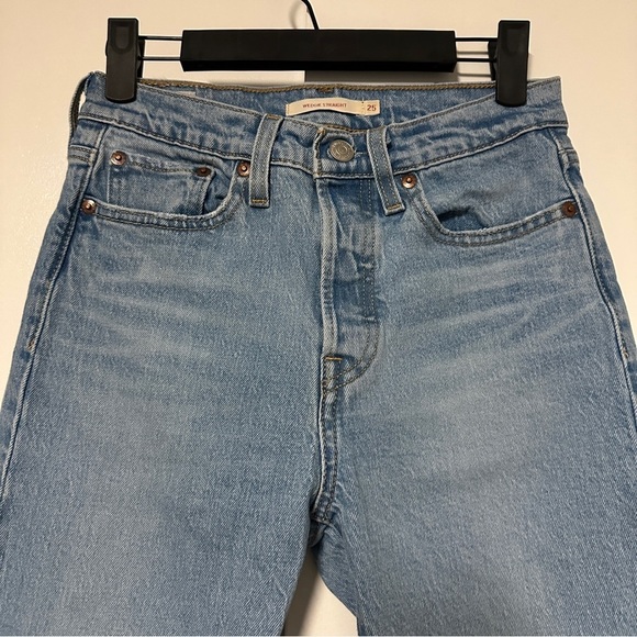Levi's Women's Wedgie Fit Straight Leg distressed Jeans Size 25 - Picture 6 of 11